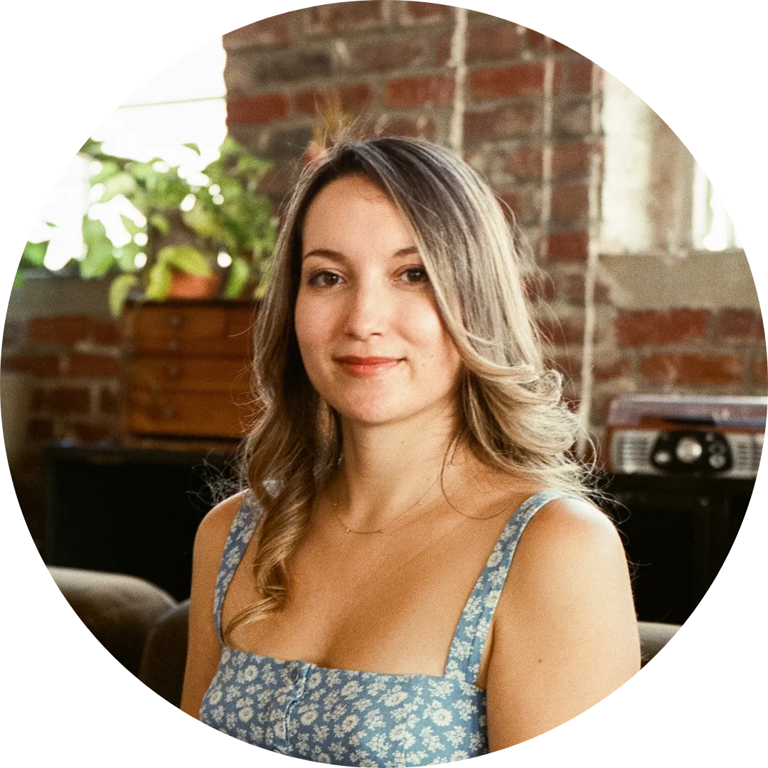 Amy Suto, memoir ghostwriter and creator of the bestselling Substack ‘From the Desk of Amy Suto: Make Writing Your Job,’ dedicated to helping writers thrive.