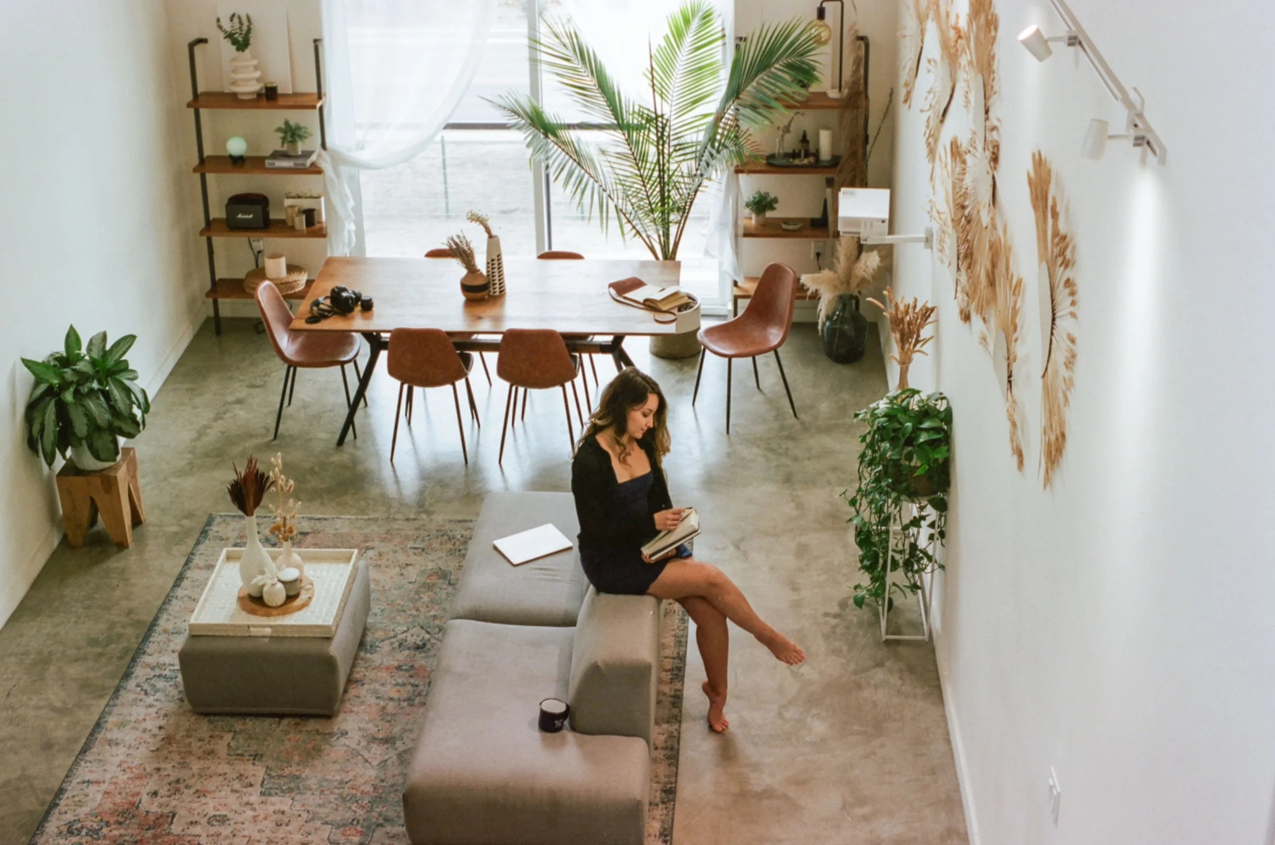 amy suto writing in her book working asynchronously and helping freelancers find work