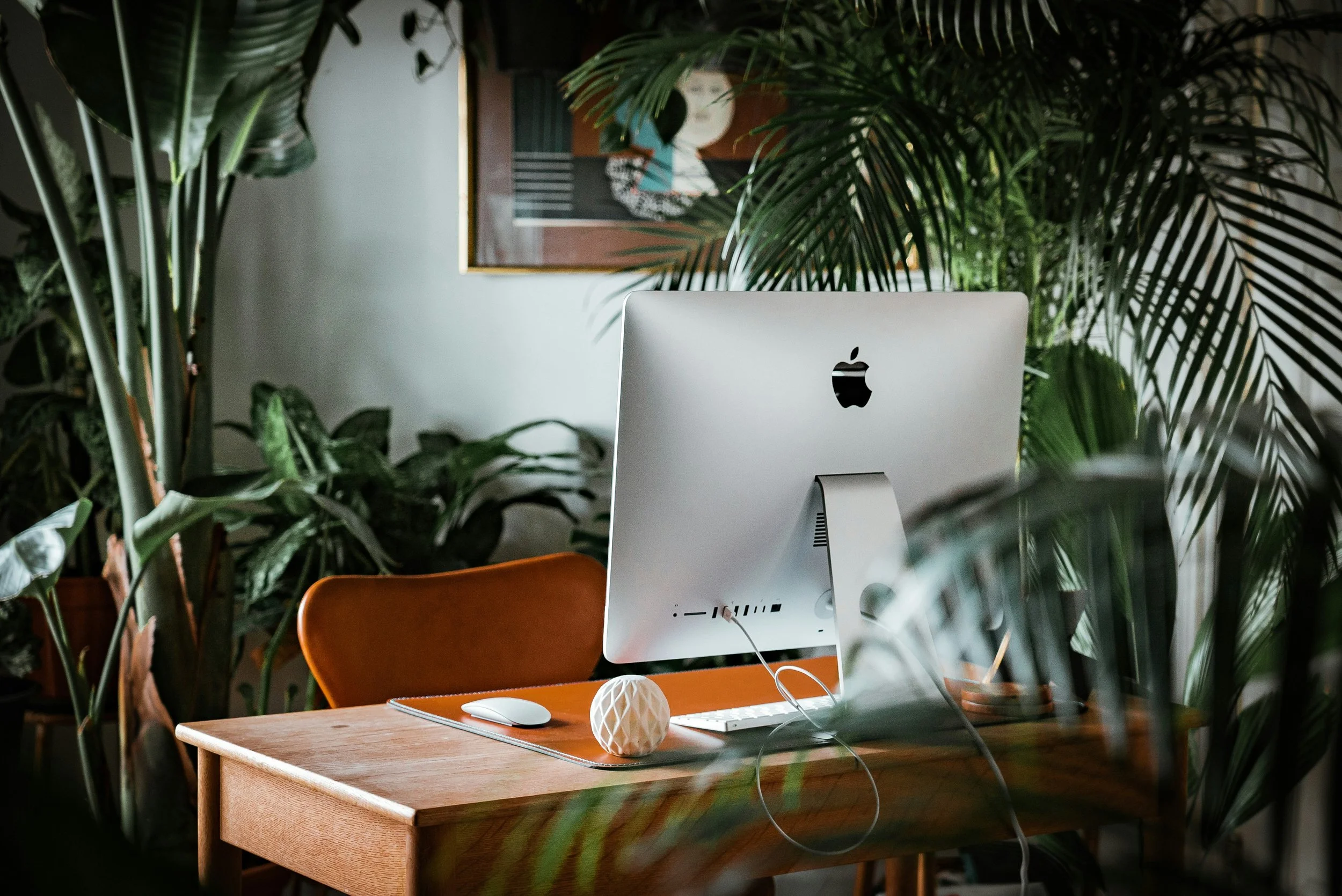 A freelance writer’s desk — setting freelance writing rates and pricing writing services